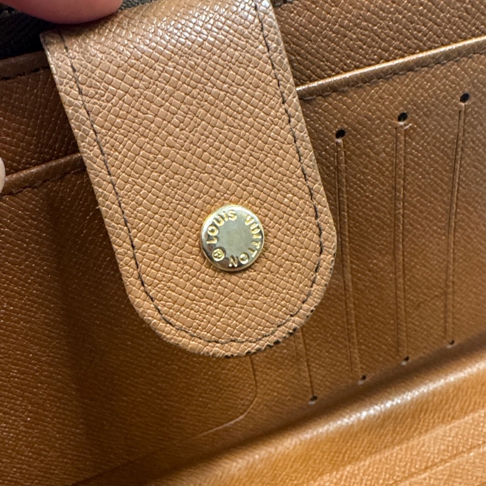 Louis Vuitton Monogram Brown Zip Around Wallet with Tan Snap - Picture 5 of 16